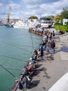 Angler am Schwarzen Meer in Sochi